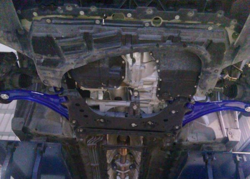 TIIDA 04-12 C11 FRONT LOWER CONTROL ARM
(HARDEN RUBBER) 2PCS/SET