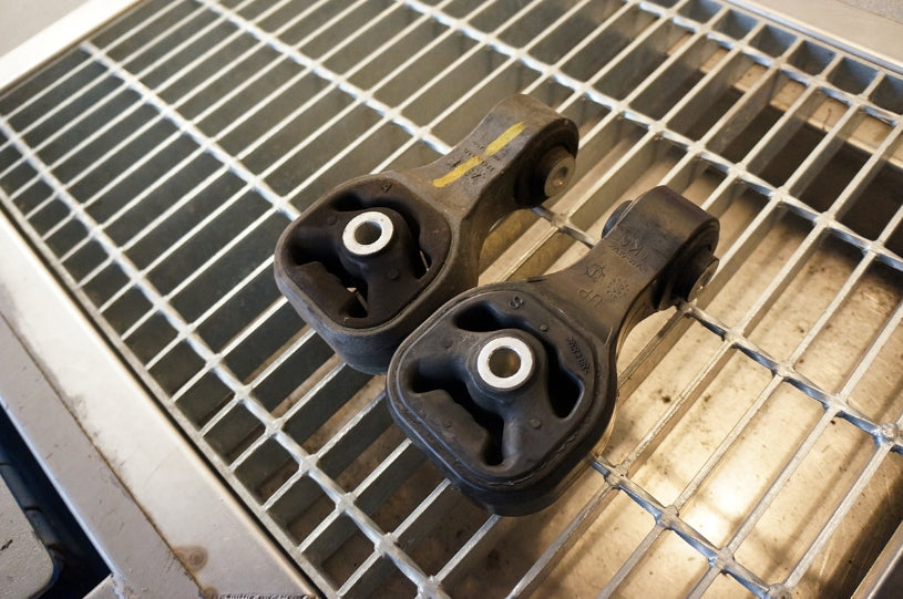 FIT'08-13 GE AT REAR SIDE
HARDEN ENGINE MOUNT(STREET TYPE) 1PC/SET