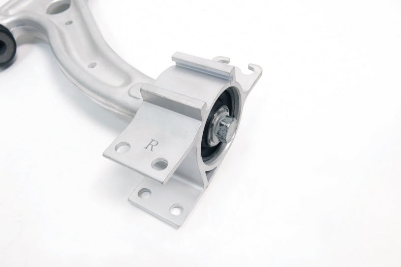 Q0276 | M.BENZ A-CLASS W176/CLA-CLASS C117/B-CLASS W246 FRONT LOWER CONTROL ARM (HARDEN RUBBER) - 2PCS/SET