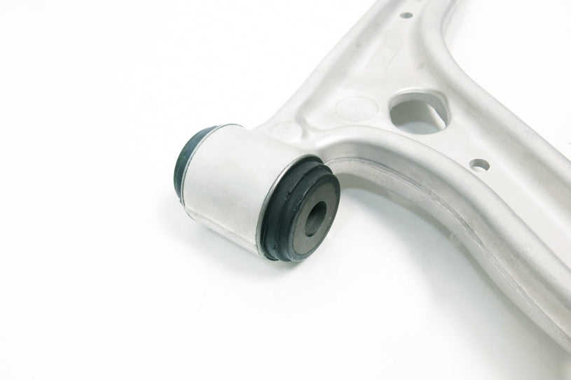 Q0276 | M.BENZ A-CLASS W176/CLA-CLASS C117/B-CLASS W246 FRONT LOWER CONTROL ARM (HARDEN RUBBER) - 2PCS/SET