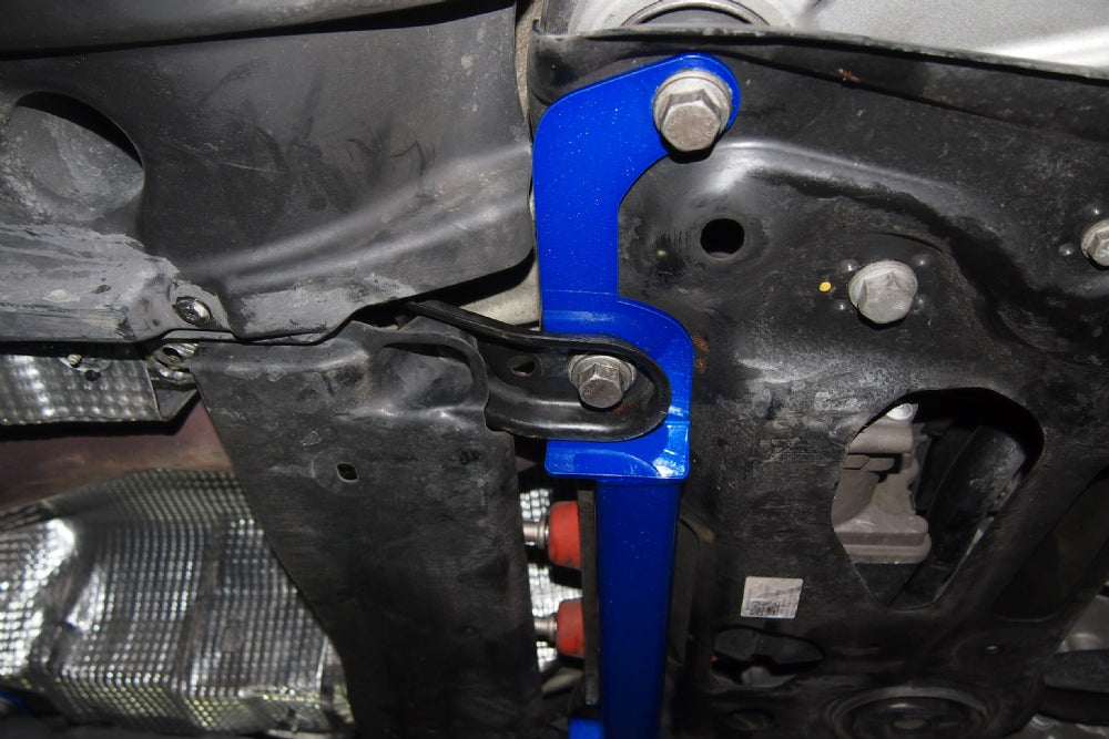 Q0054 | SKODA SUPERB 16- MIDDLE LOWER BRACE -1PC/SET